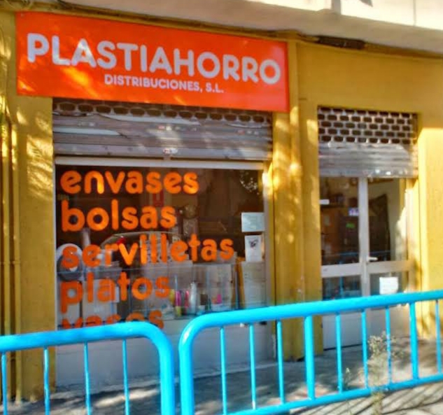 Fachada del establecimiento de Plastiahorro Distribuciones en C/ Teulada, 21, Alicante
